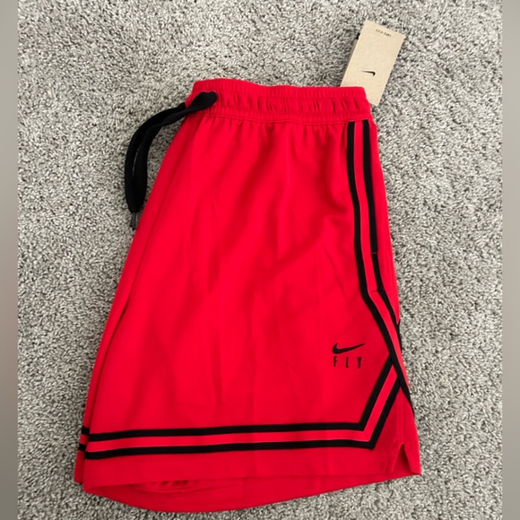 Nike Loose Fit Basketball Shorts / DRI-FIT - Picture 2 of 6